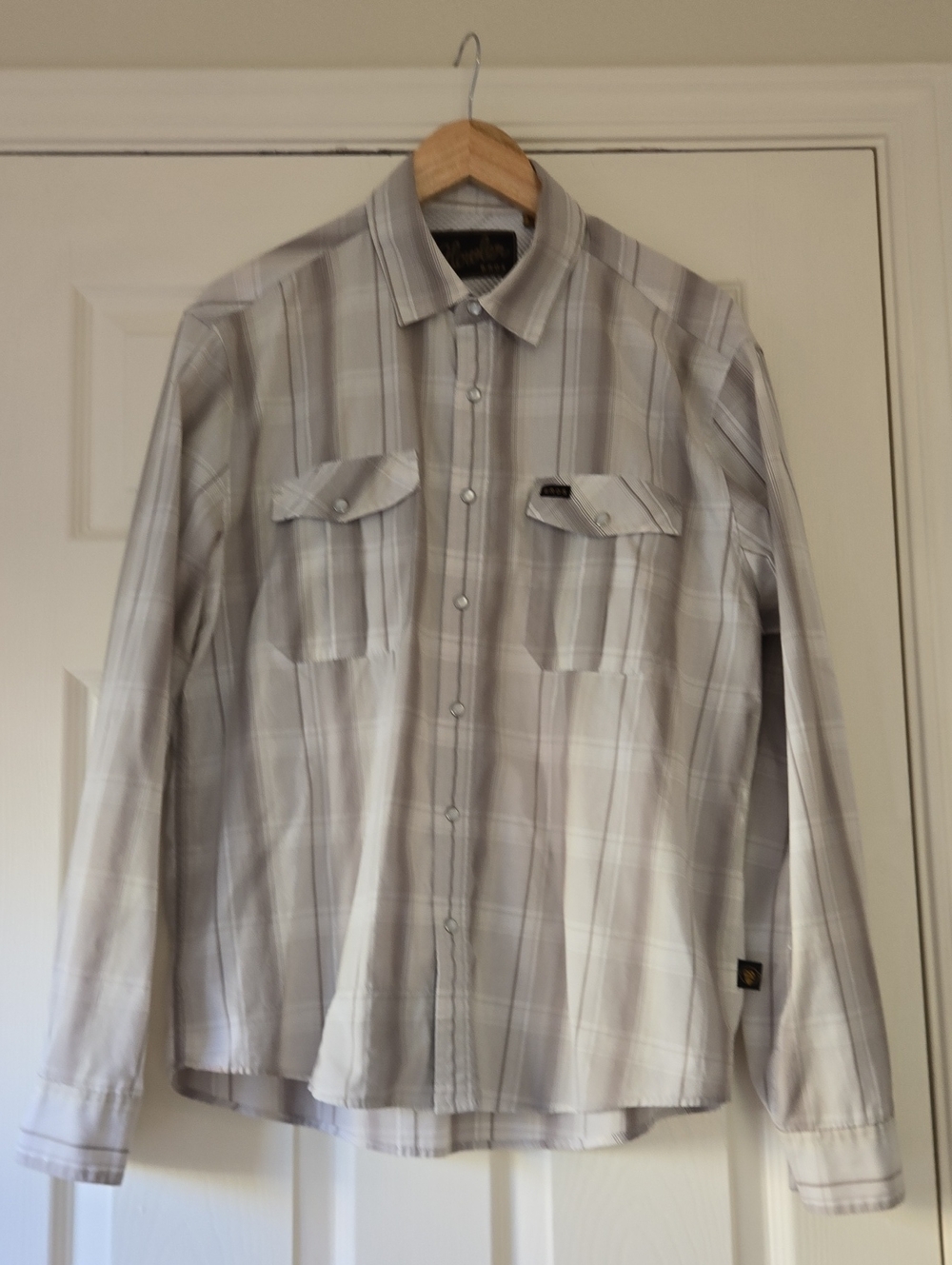 Howler Bros Snap Long Sleeve! EUC! Size Medium!